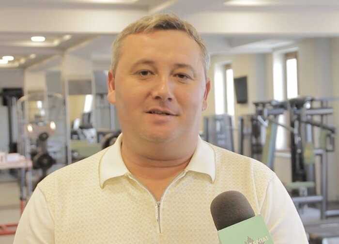 Закарпатський VIP-фітнес: нардеп Владислав Поляк відкрив особистий спортзал із золотими іменними ініціалами